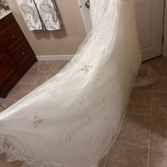 Oleg Cassini wedding dress ivory size 4 - Picture 5 of 11